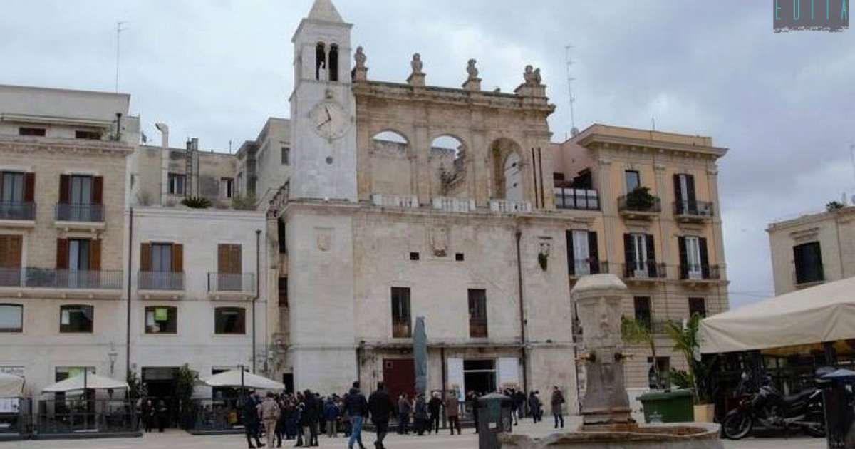 Viaggio all'interno del dimenticato Palazzo del Sedile: veglia su Bari da 550 anni 